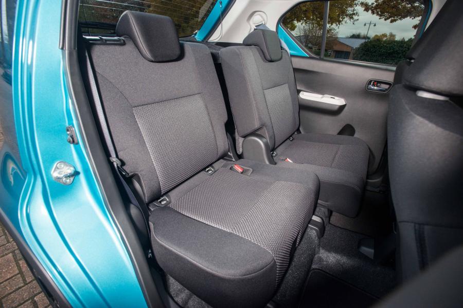 Интерьер Suzuki Ignis SZ5 2016 года  (UK) (фото 27 из 43)
